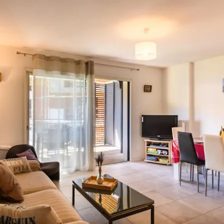 Daire Couleurs Tchanquees-2 By Interhome